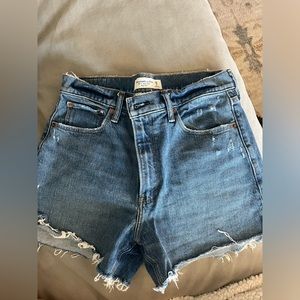 Abercrombie 4” Mom Short